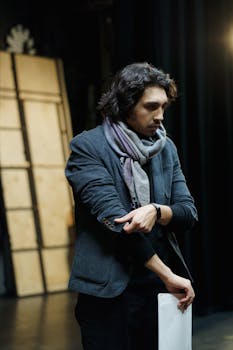 Aaron Lazar