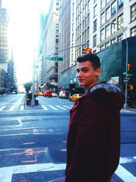 A Different Man – A New York Actor Takes a Life-Changing Risk