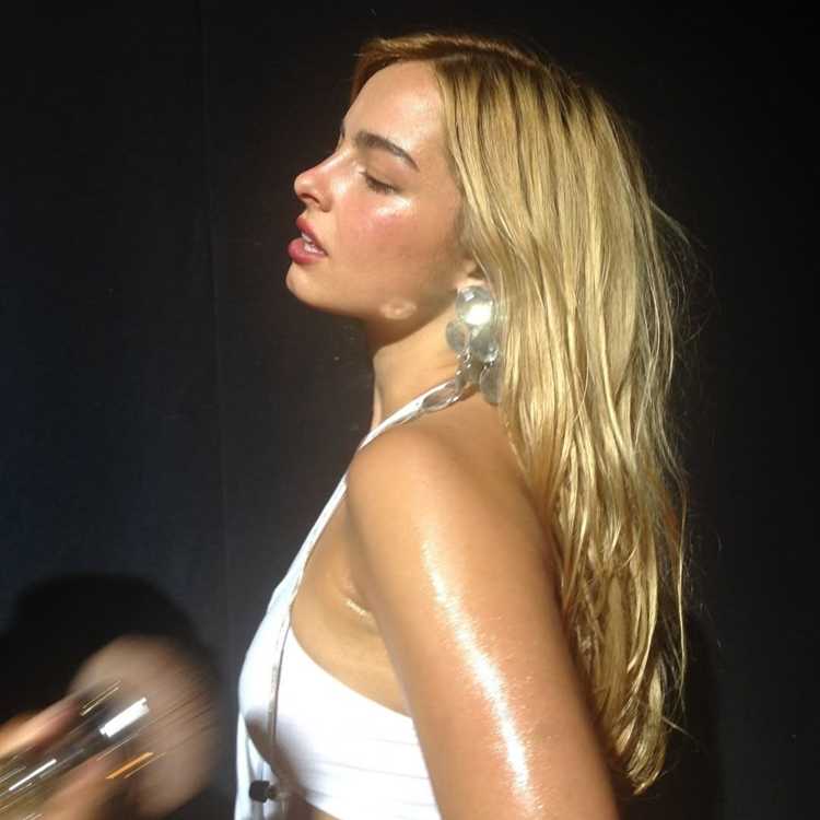 Addison Rae’s New ITEM Beauty Product Will Make You Literally Blush – A Must-Try Review