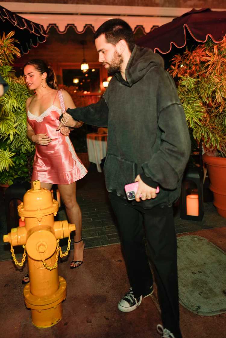 Which dating rumors or public romances were linked to Addison Rae by December 3, 2020?