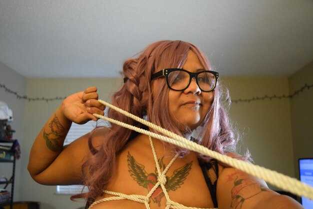 Amy Madigan on Playing Aunt Gladys in Weapons – Stunts for the Shocking Finale and the Warner Bros Sale