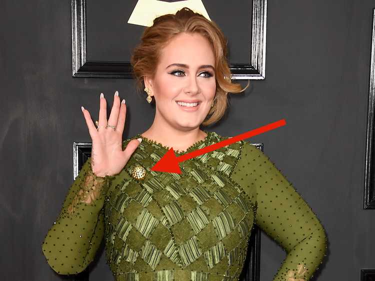 Public reaction and media coverage: tracking the viral moment