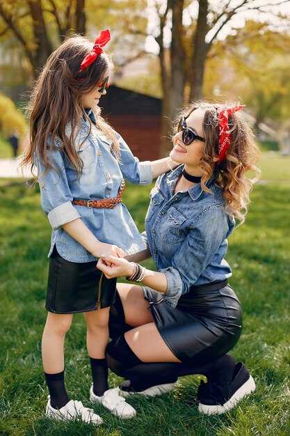 Exclusive – Kim Cattrall and Leslie Bibb Deliver the Laughs in About My Father